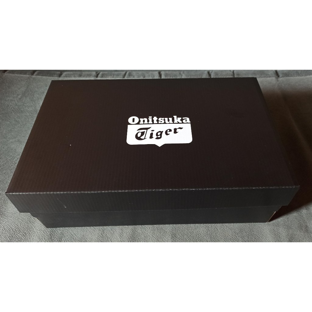 Box hotsell onitsuka original