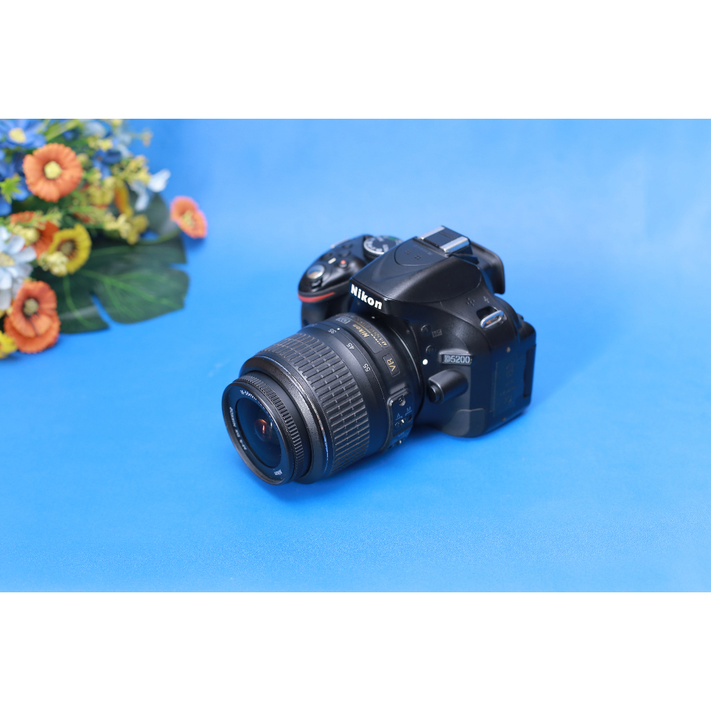 Kamera NIKON D5200 Lensa 18-55mm Kamera DSLR Layar Flip -vg