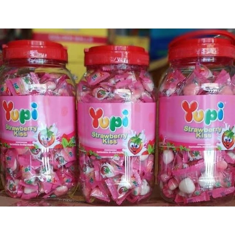 Jual Permen Yupi Strawberry Kiss Toples Isi 125pcs Shopee Indonesia