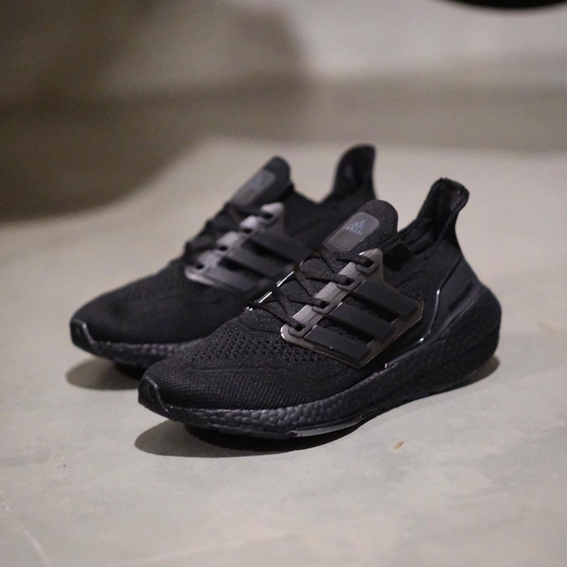 Adidas ultra boost 2025 triple black indonesia