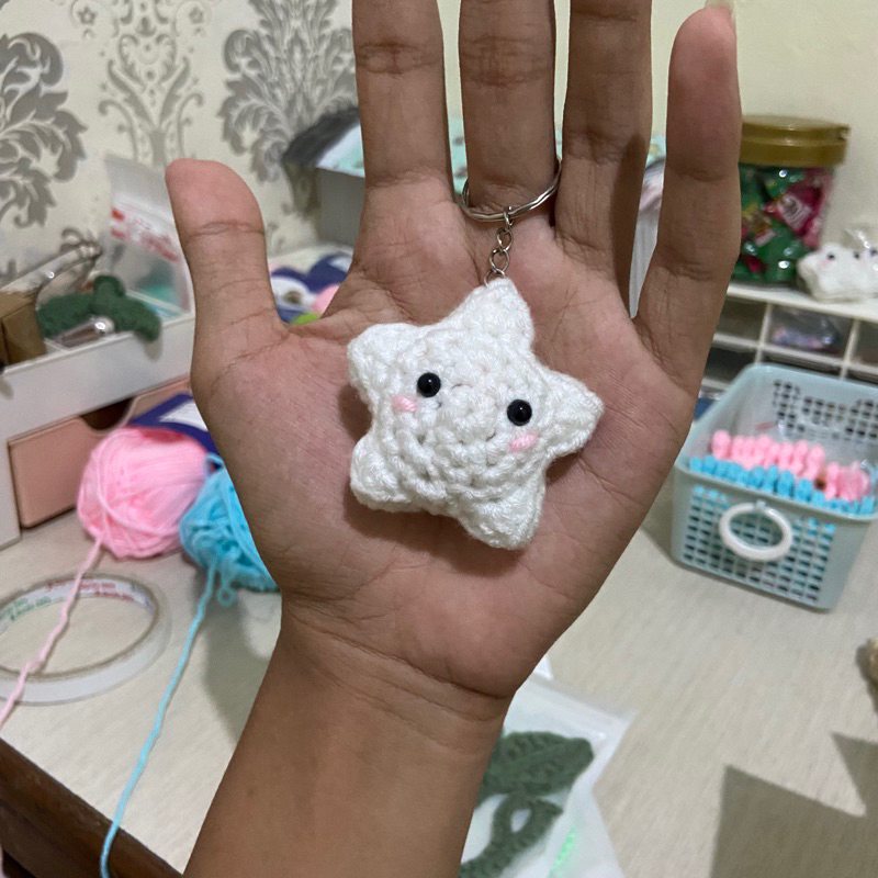 Jual keychain star crochet /gantungan bintang kunci rajutan /aksesoris ...