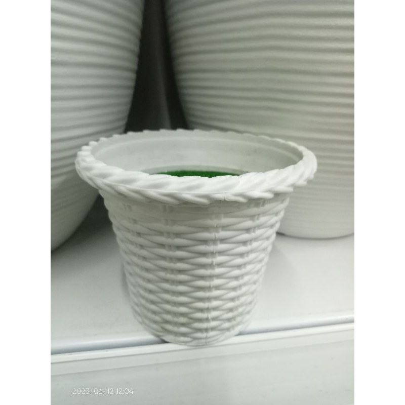 Jual pot bunga motif rotan lengkap dengan busa | Shopee Indonesia