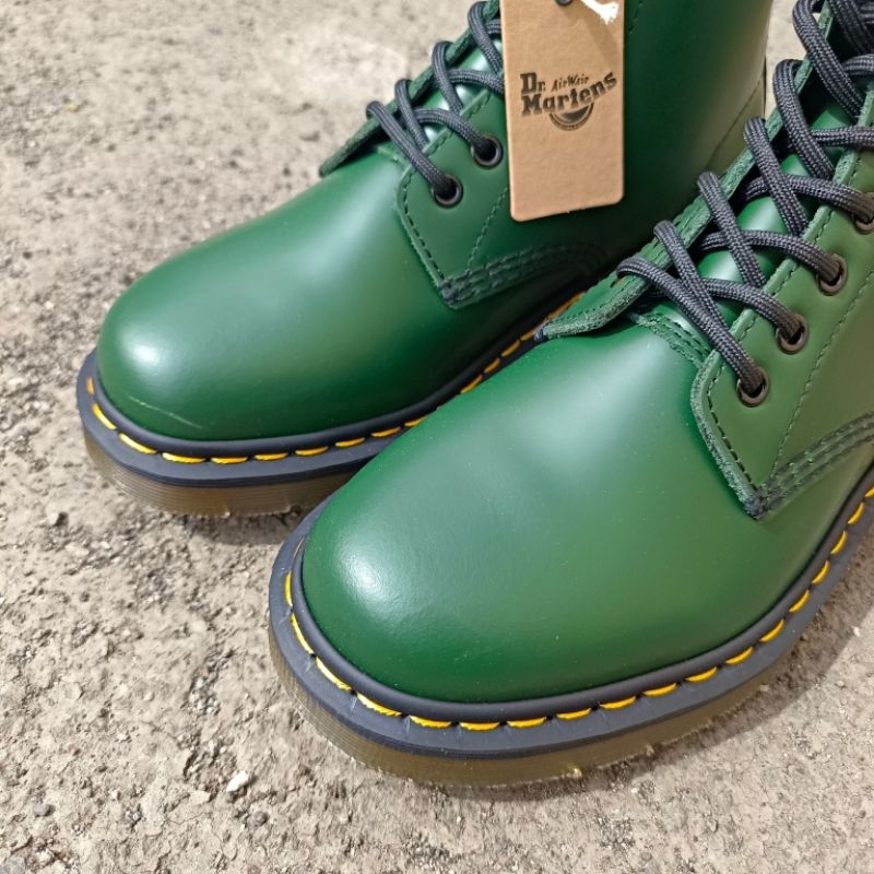 Jual Sepatu Boots Pria Docmar 1460 GREEN Smooth classic leather 8 Hole ...