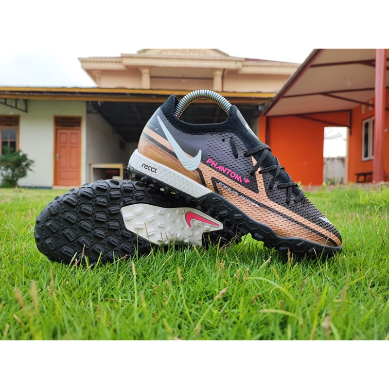 Sepatu Futsal Nike Phantom GT II 2 React Pro TF turf sol tapak gerigi mini  soccer - Metallic Copper