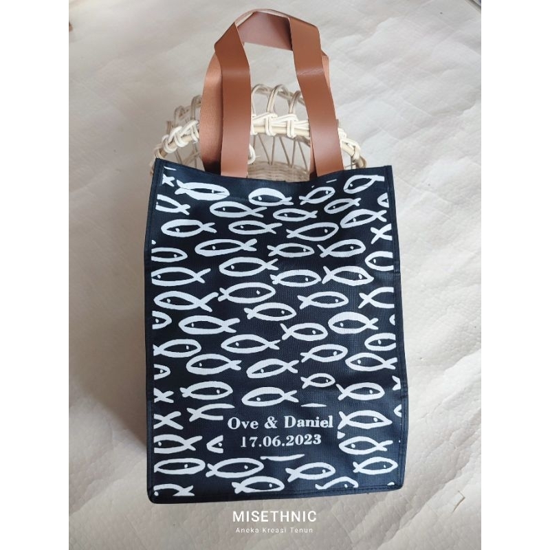 Jual Souvenir Pernikahan Totebag goodybag costum | Shopee Indonesia