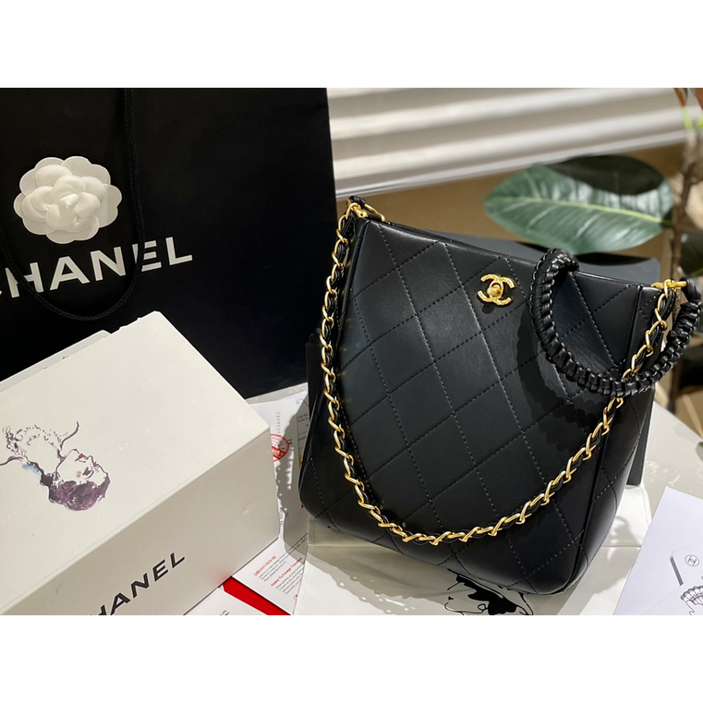 Chanel hippie 2025 bucket bag