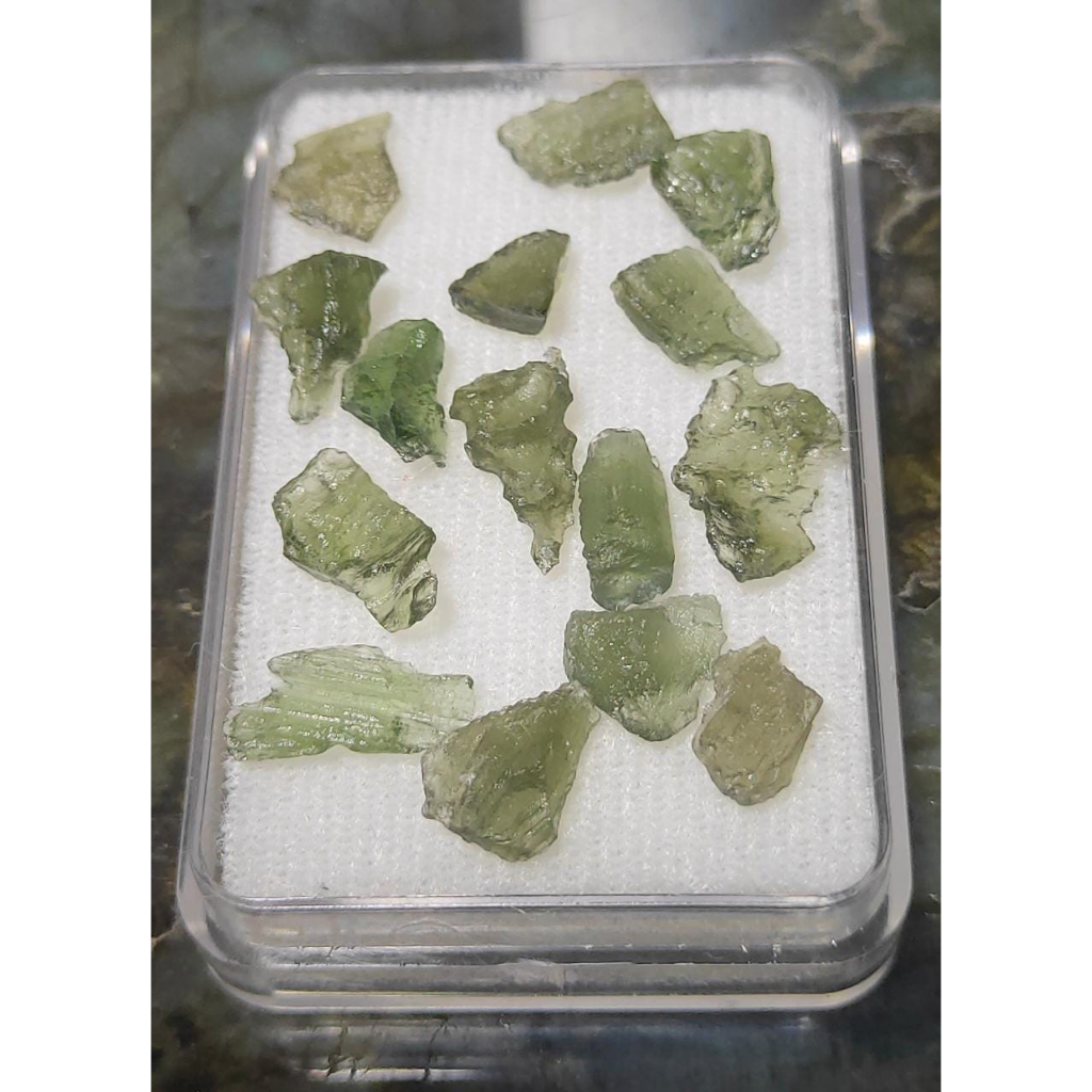 Jual Small Moldavite Original Czech berat s/d 0,3 grams (harga per pcs