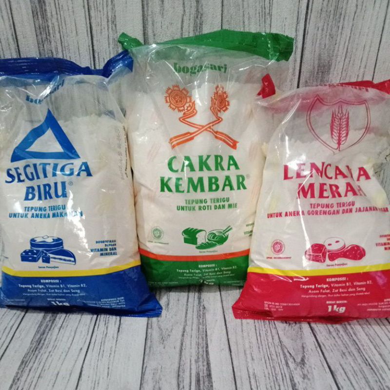 Jual Tepung Terigu Segitiga Biru   Cakra Kembar   Lencana Merah 1 Kg 