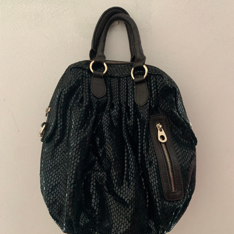 Jual Preloved Tas Handbag Hitam Black (bentuk Puffy bag kalo diisi ...