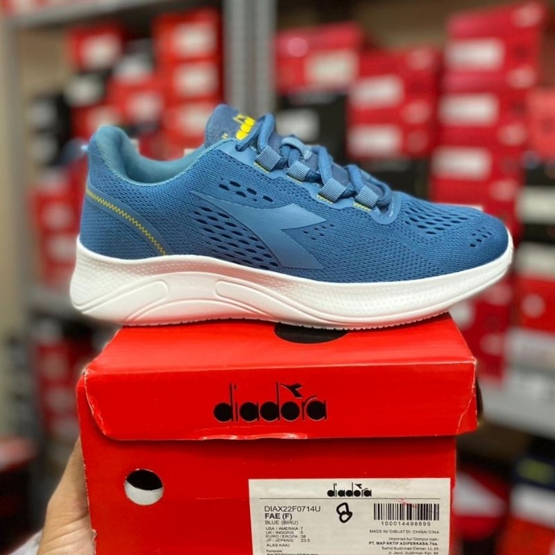 Sepatu diadora running outlet biru