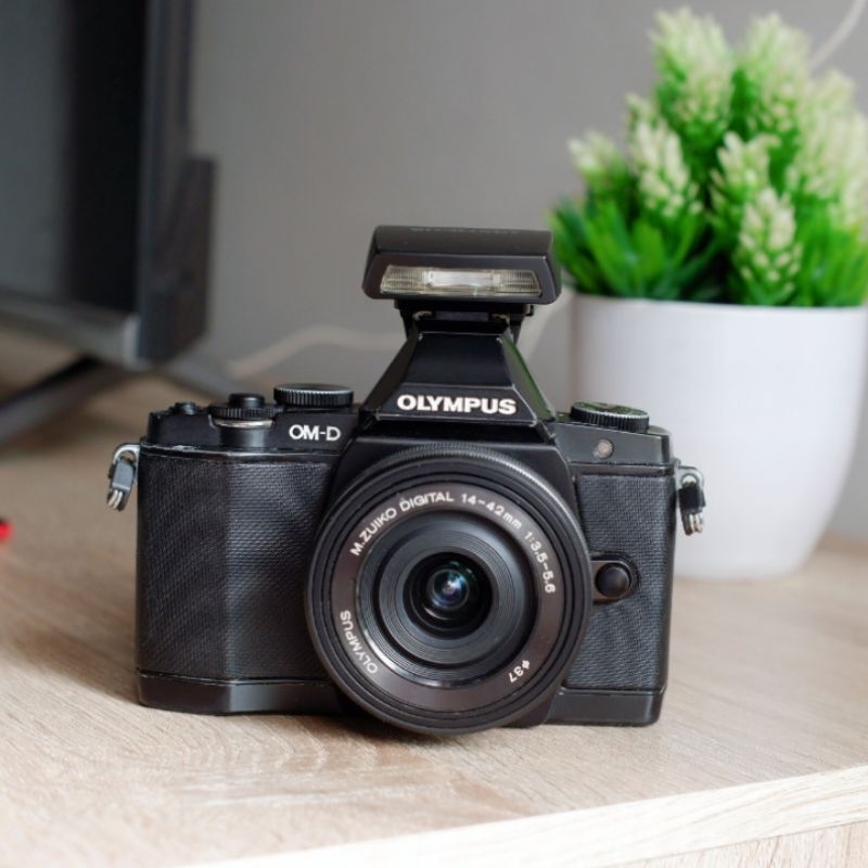 Jual mirrorless touchscreen Olympus omd em5 lensa kit fullset Shopee