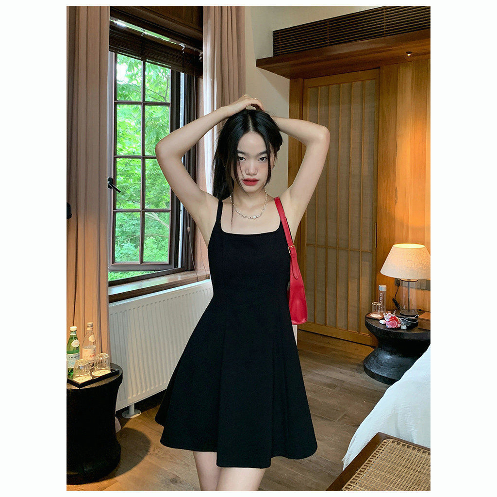 2025 Black suspender dress, female slim dress disappeared, Wen Yongshan has the same sexy temperament split suspender skirt