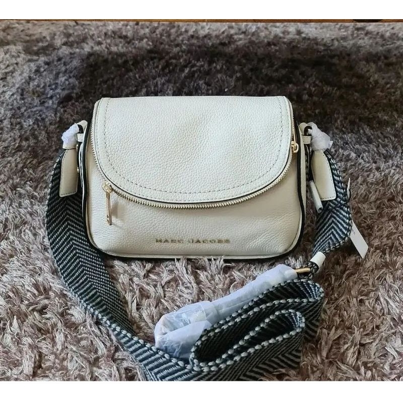 Jual Mini Groove Crossbody Bag Marshsmallow | Shopee Indonesia
