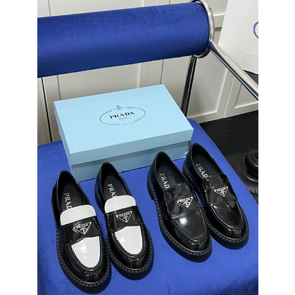 Flat shoes prada best sale