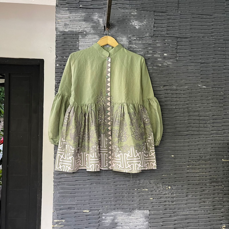 Jual OUTER BLUS BLOUSE KEMEJA HEM BATIK MANSET | Shopee Indonesia