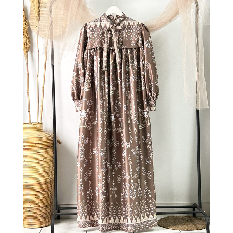 Jual Louise Dress Choco Brown / Gamis Silk / Silk Dior | Shopee Indonesia