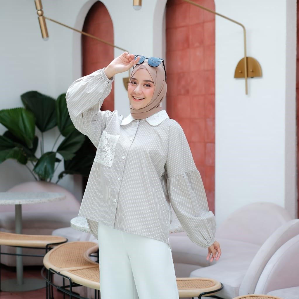 Jual ZEBI FASHION - HAIZAR BLOUSE Bahan Oxford Aplikasi Jual ZEBI FASHION - HAIZAR BLOUSE Bahan Oxford Aplikasi