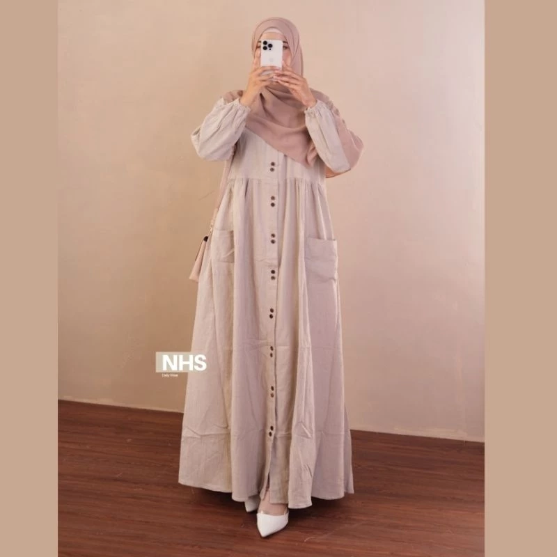 Detail Bahan & Kancing Cassandra Dress