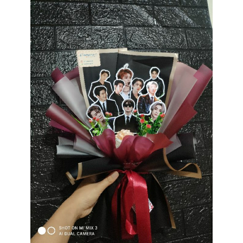 Jual Buket Custom Buket Photocard Buket Hadiah / foto cutting | Shopee ...