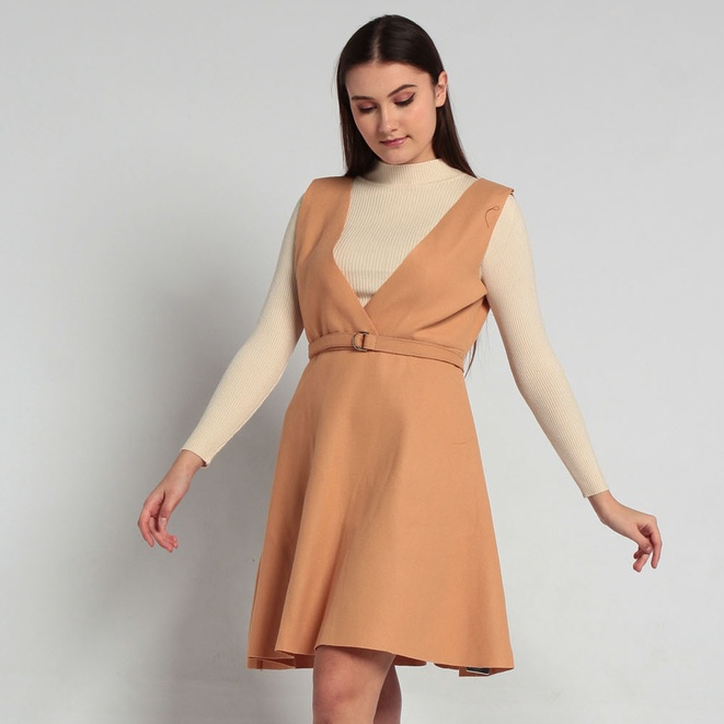 Gaun Kerja: Model Sheath Dress dan Wrap Dress Terbaik.