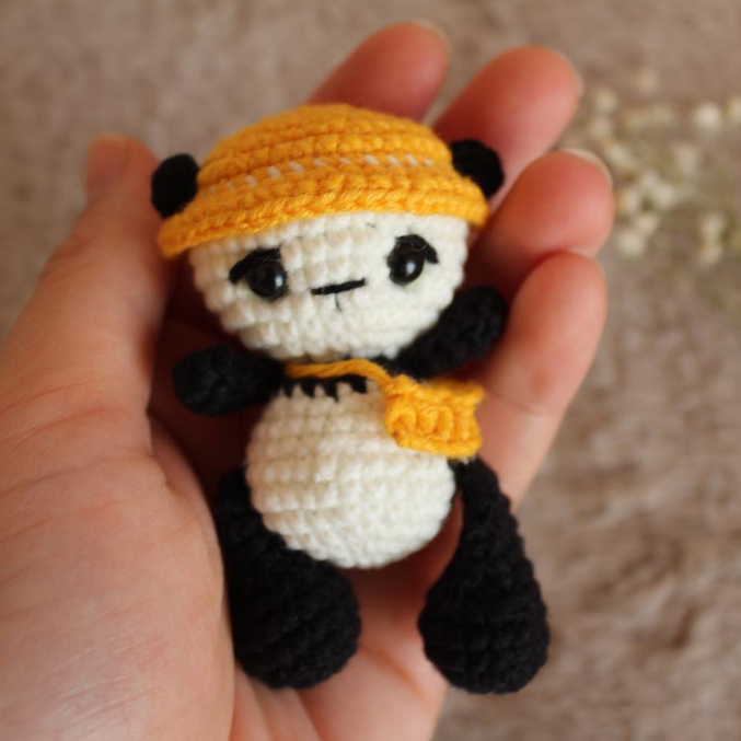Jual [PANDA] Boneka Rajut Amigurumi Keychain/Gantungan Kunci Karakter ...