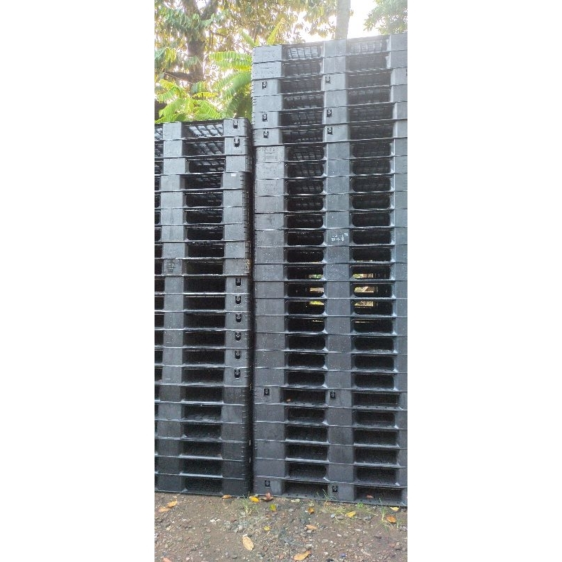 Rackable Plastic Pallet - 48 x 40, Black