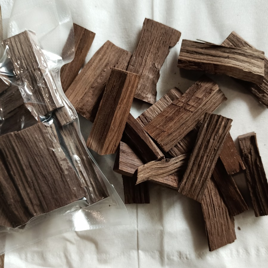 Jual White Oak Chip for Aging Oak Wood Barrel Flavor Essence Roast