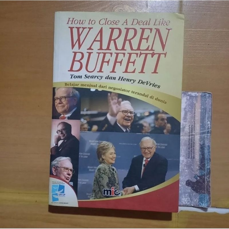 Jual Buku How To Close A Deal Like WARREN BUFFETT - Tom Searcy dan ...