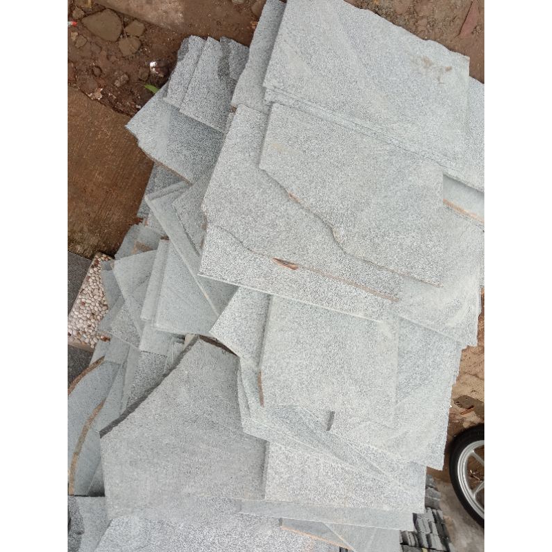 Jual Batu Alam Andesit random//Batu Andesit Acak//harga per m2 | Shopee ...