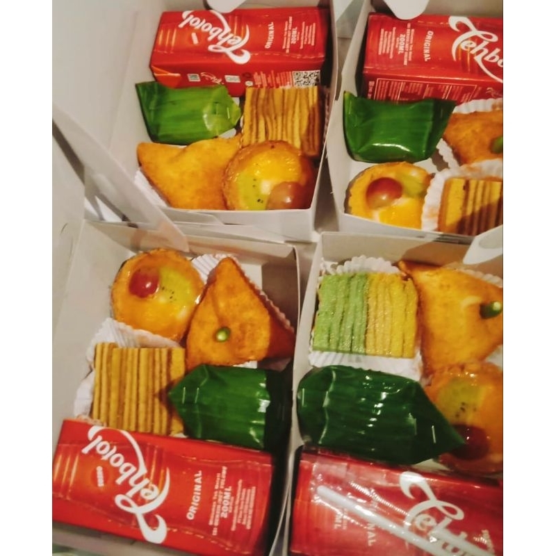 Jual Snack Box Kue Basah Isi Free Mineral Gelas Kemasan Thinwall