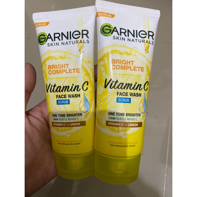Jual Garnier Bright Complete vitamin C Face Wash Scrub 100 ml Shopee