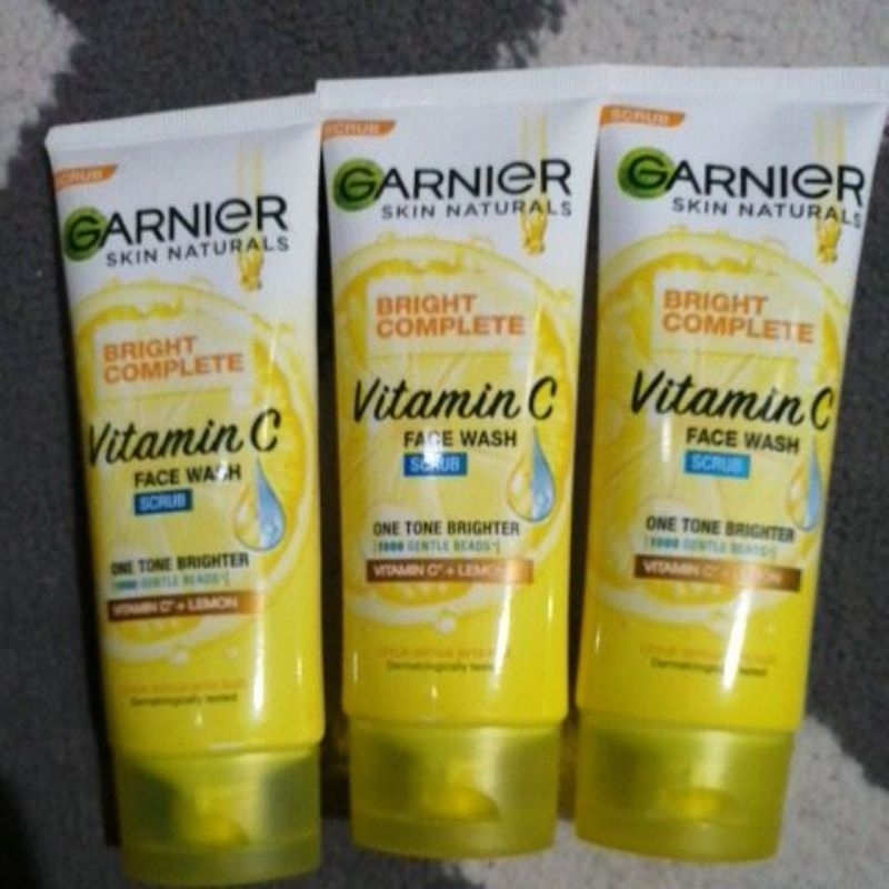 Jual garnier facial foam bright complete face wash scrub vitamin C 100