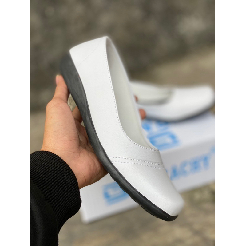 Jual DURACHY Sepatu Pantofel Perawat Wanita Putih Tanpa Hak | Shopee ...