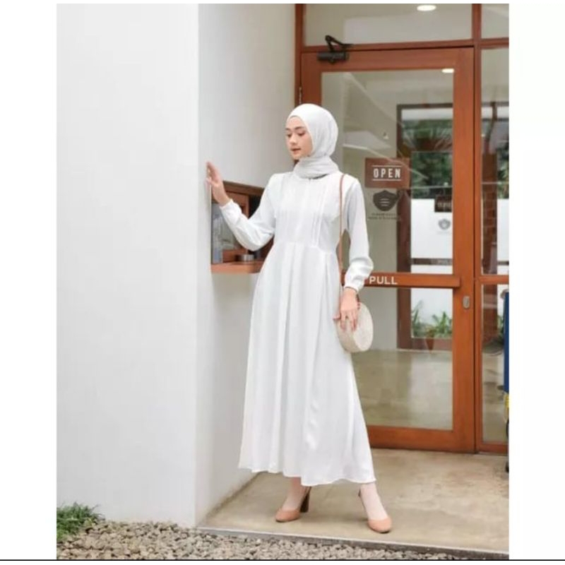 Gozallik charm divanda qattiq sikiladi