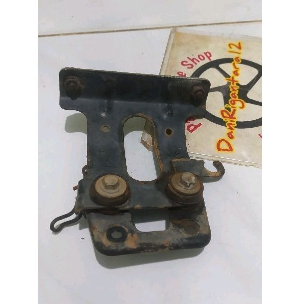 Jual Bracket dudukan plat nomor depan Bajaj Pulsar 135 original bekas