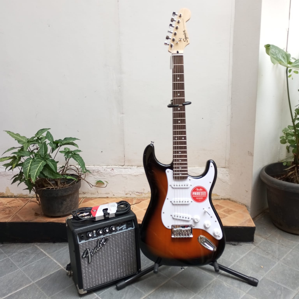 Kit Chitarra Elettrica Fender Squier Stratocaster - Con Ampli, Custodia E Accessori - Foto 4