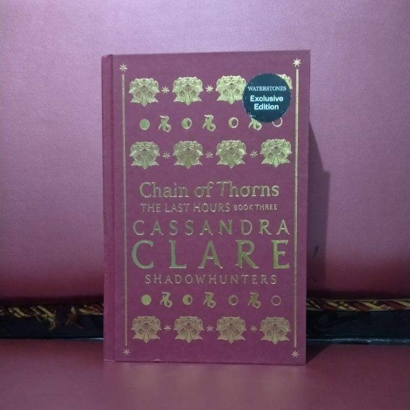 Waterstones hot Chain of Thorns