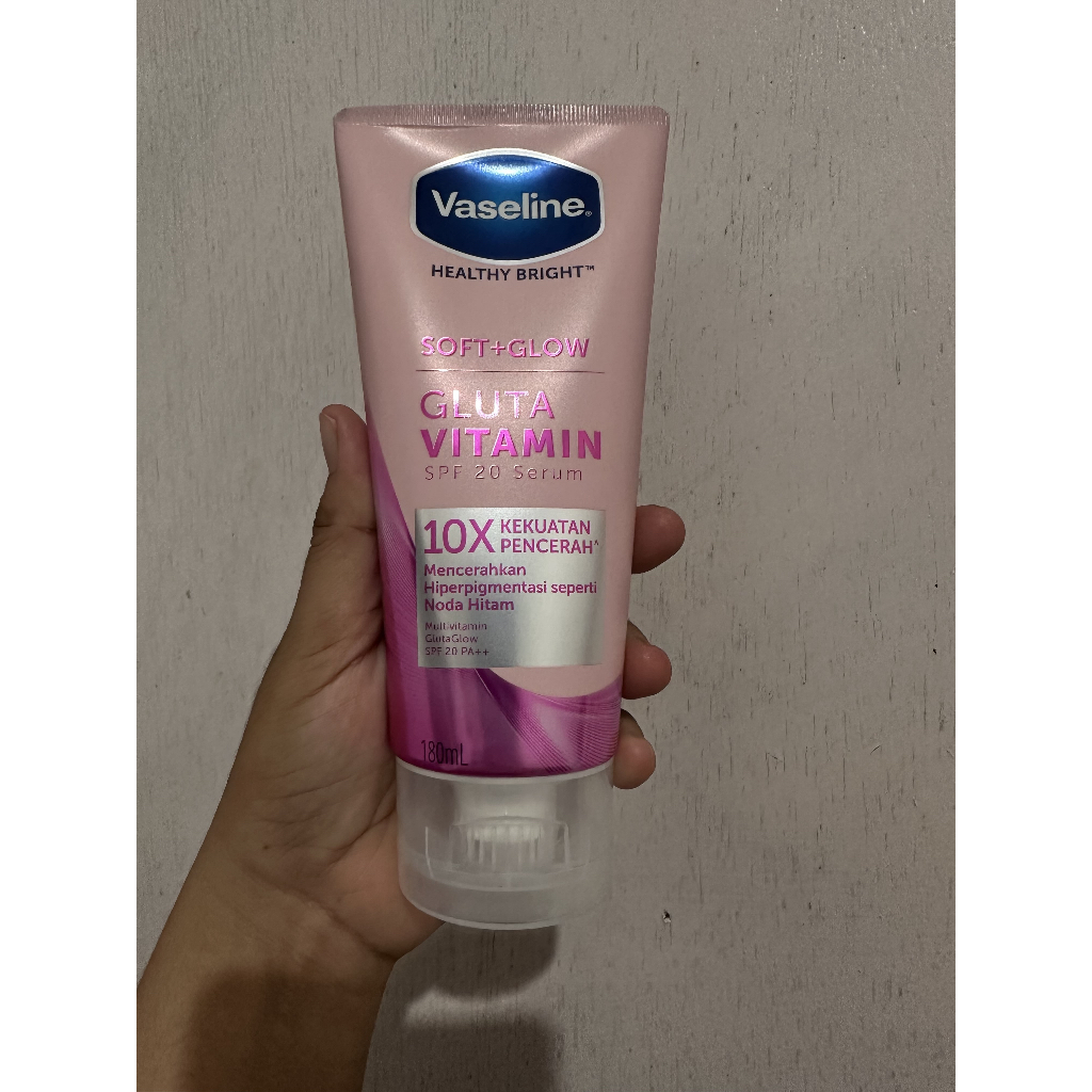 Jual Vaseline Soft Glow Gluta Vitamin Serum 180 Ml Spf 20 Shopee Indonesia 6849