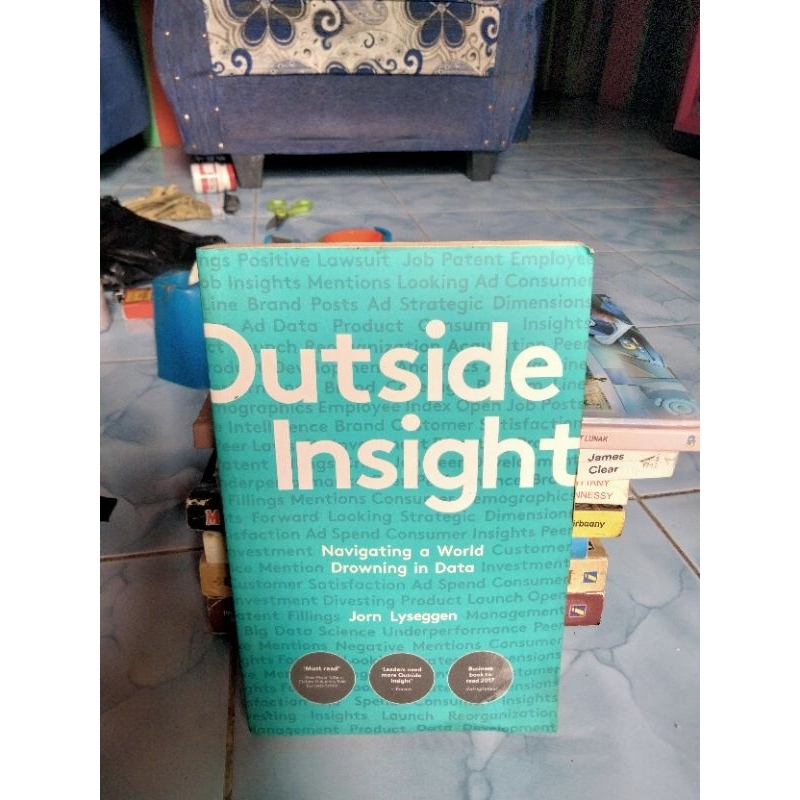 Jual Outside Insight Navigating a World Drowning in Data | Shopee Indonesia
