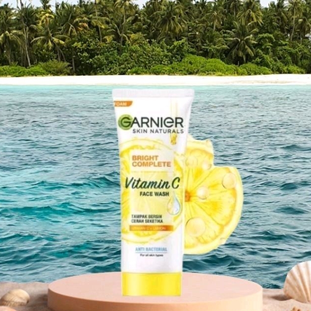 Jual Garnier Bright complete Facial Wash/Bright Complete Scrub Cleanser ...