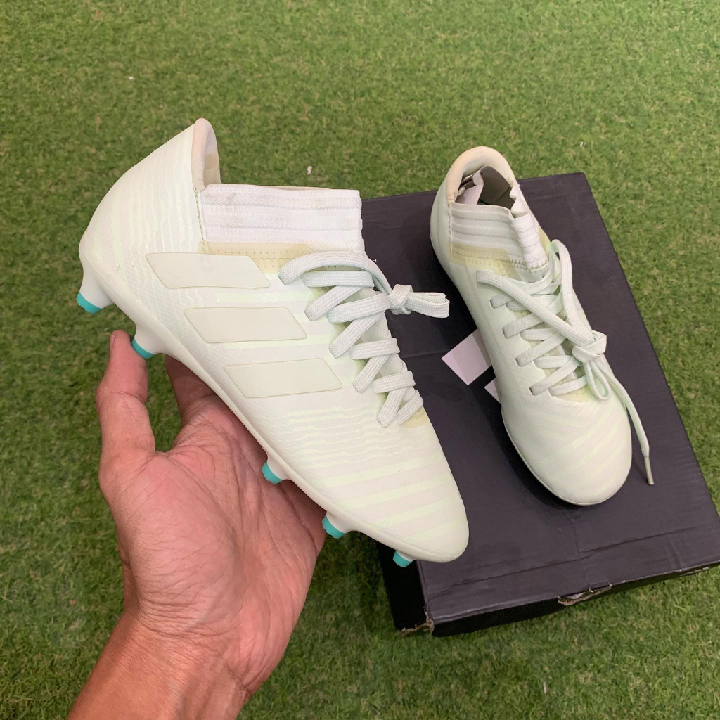sepatu bola adidas nemeziz junior