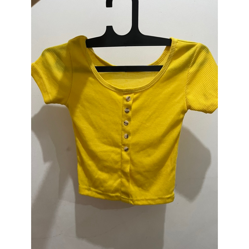 Jual PRELOVED RIB CROP TOP YELLOW BUTTON Shopee Indonesia
