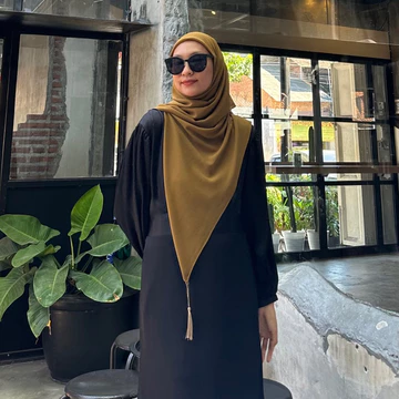MIMA Square Hijab Shafiyya Ceruty 3 Tassel