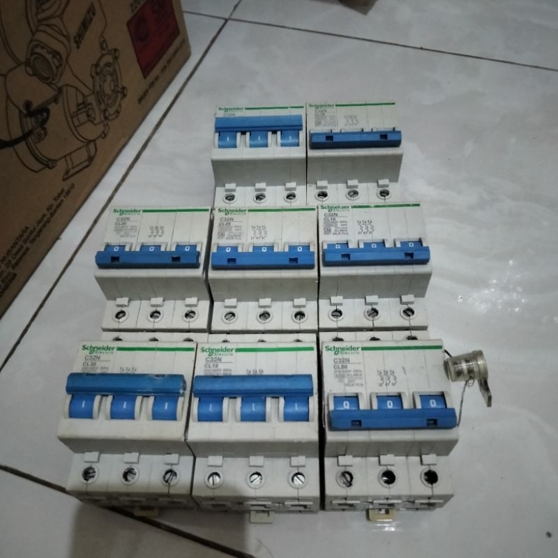 Jual mcb pln schneider 3phase 10a 16a 20a | Shopee Indonesia