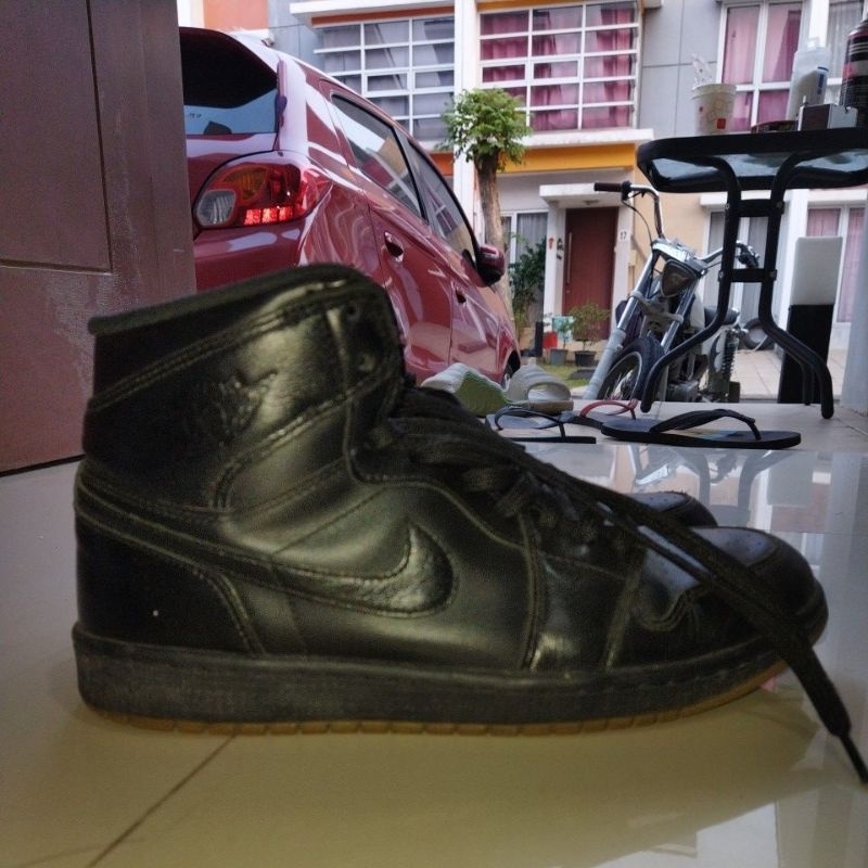 jordan 1 high triple black
