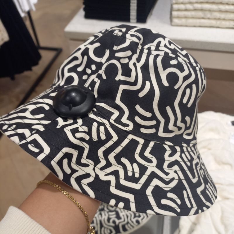 Topi/Bucket hats keith haring H&M Original Store