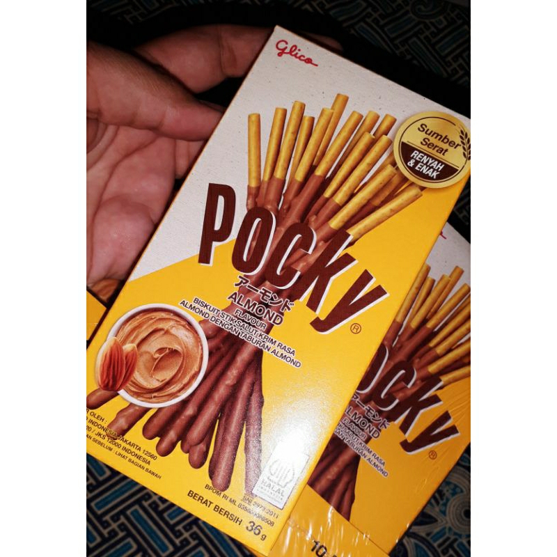 Jual POCKY Crush Nut almond with MilkCo 25gr , Peach Lychee 29gr ...