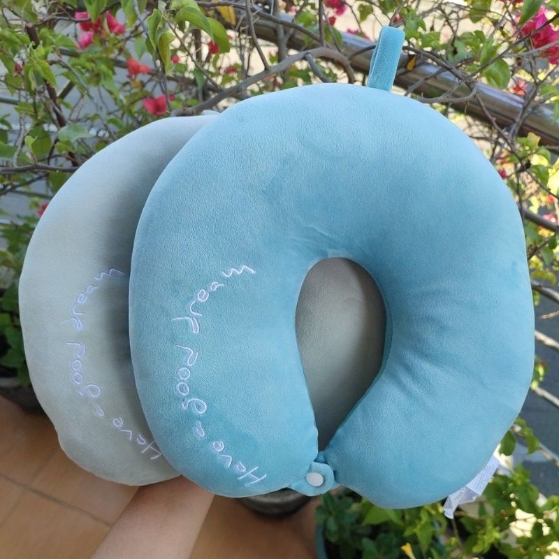 Jual MINISO CLASSIC DUAL COLOR NECK PILLOW BANTAL LEHER TRAVELLING