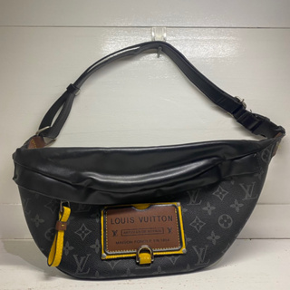 Louis Vuitton bum bag / sac ceinture ecru shearling clutch bag – Luxify  Marketplace