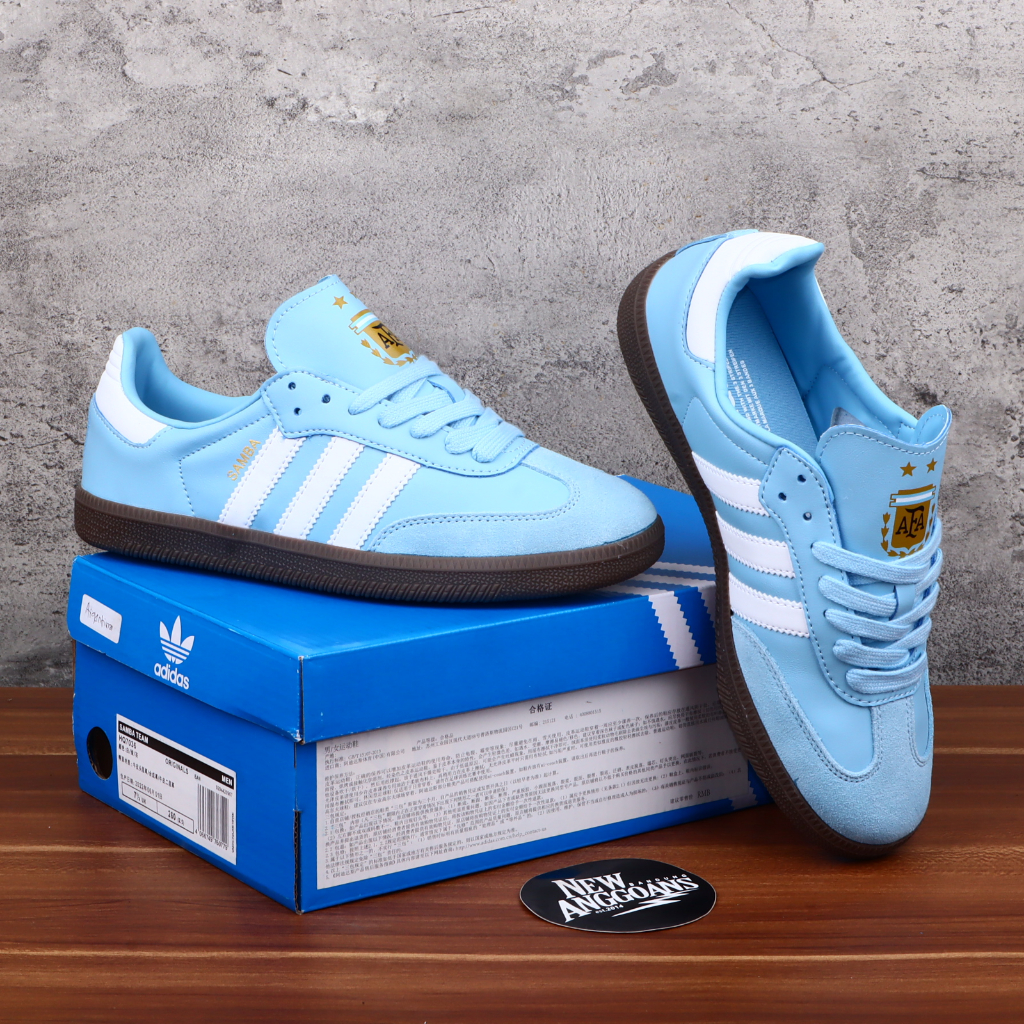 Foto sepatu 2025 adidas warna biru